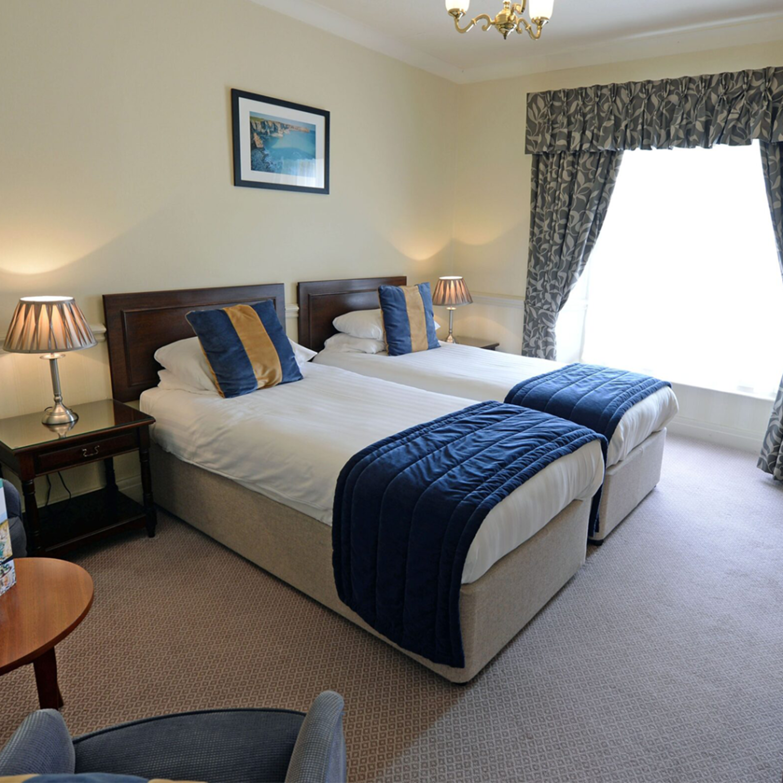 Twin bedroom for friends or corporate guests